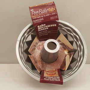 GS ProBake Flex Silicone Bundform w/ ShapeSaver Frame 8.8" x 4.4" | 9 Cup #6406
